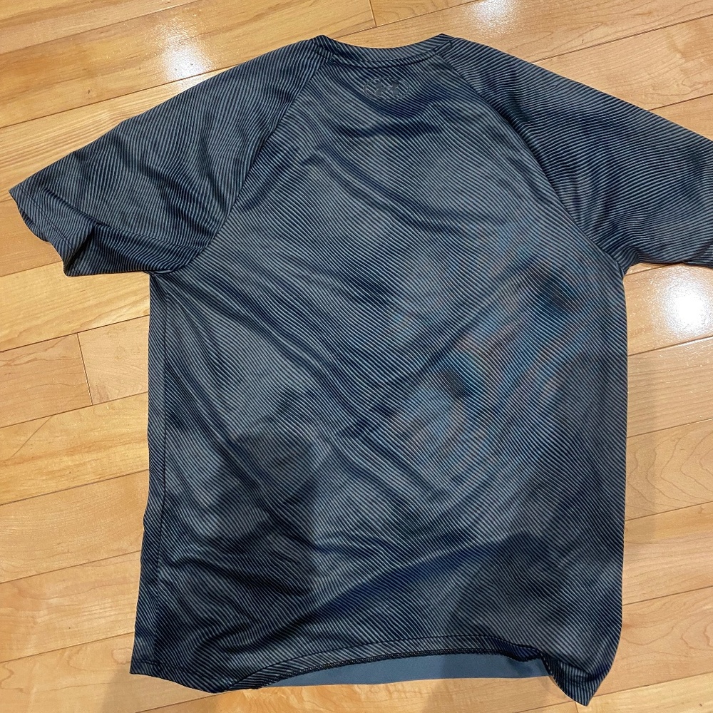 Under Armour - Medium T Shirt